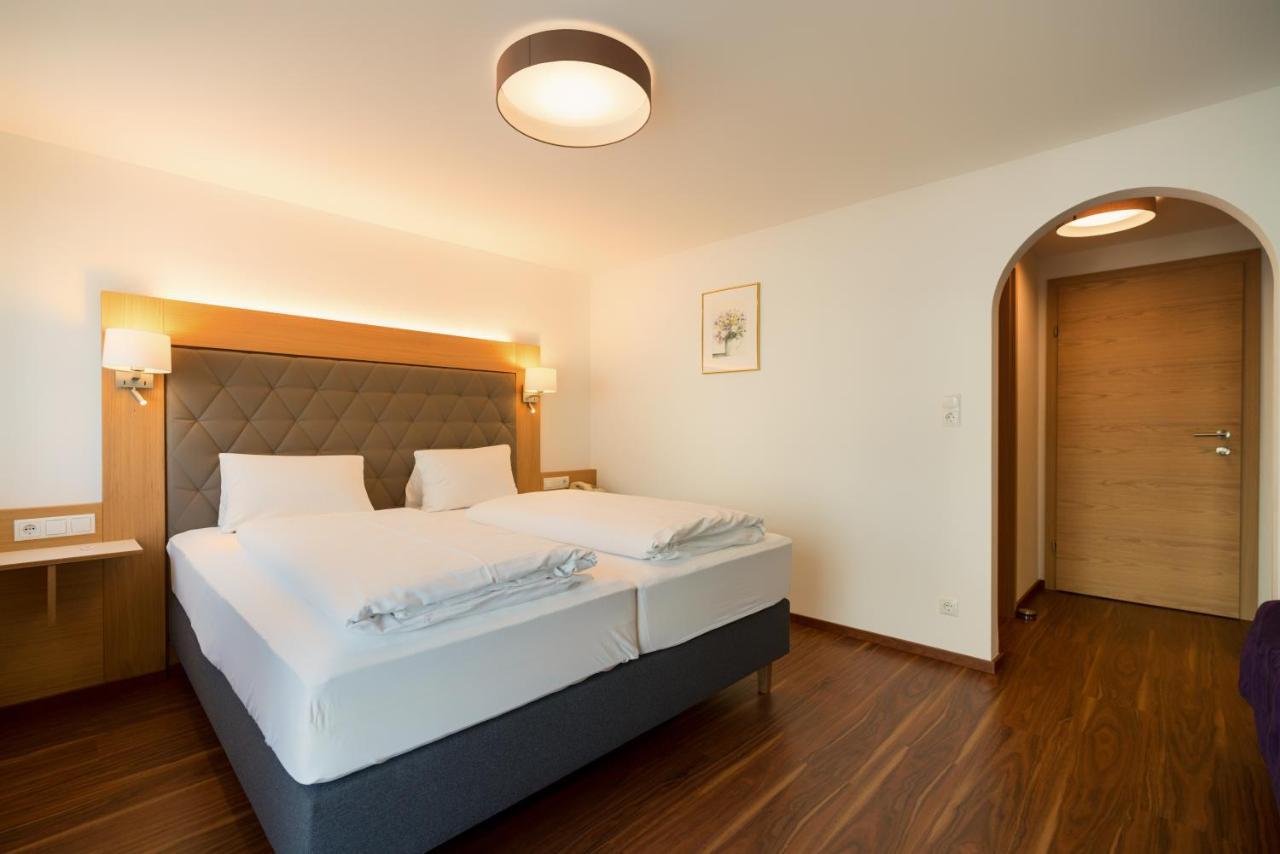 Hotel Cafe Lorenz โฮเฮเน็มส์ ภายนอก รูปภาพ