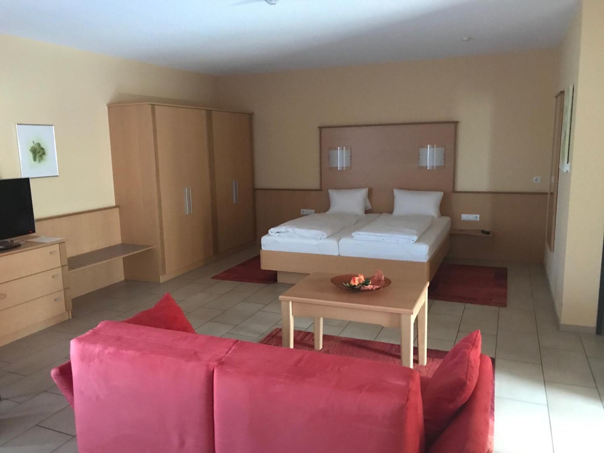 Hotel Cafe Lorenz โฮเฮเน็มส์ ภายนอก รูปภาพ
