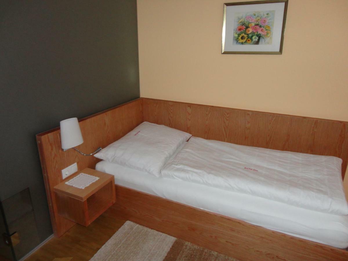 Hotel Cafe Lorenz โฮเฮเน็มส์ ภายนอก รูปภาพ